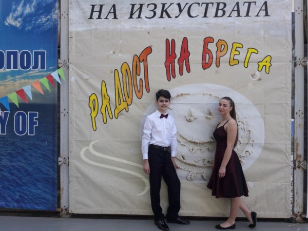 Учениците на Елена Юлиянова започнаха летните конкурси с награди