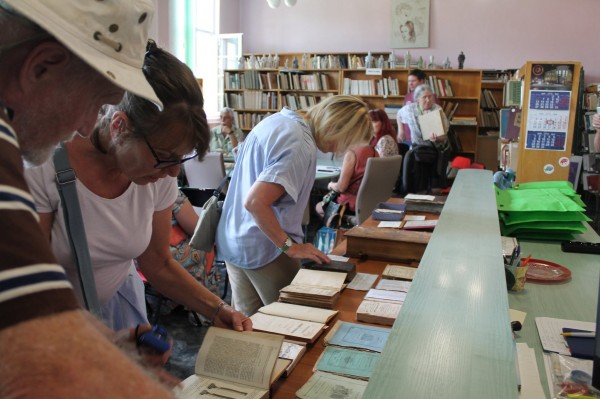 Туристи и библиотекари от САЩ посетиха ОБ “Искра“