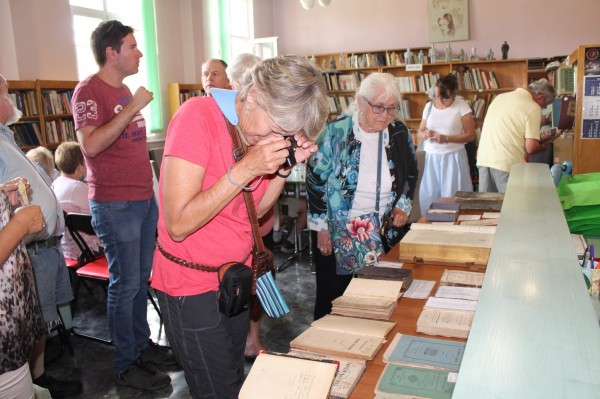 Туристи и библиотекари от САЩ посетиха ОБ “Искра“