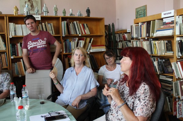 Туристи и библиотекари от САЩ посетиха ОБ “Искра“
