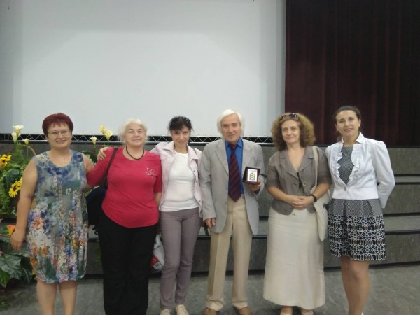 Русенци удостоиха Тео с плакет на фонда „Математика на бъдещето“