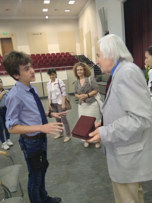 Русенци удостоиха Тео с плакет на фонда „Математика на бъдещето“