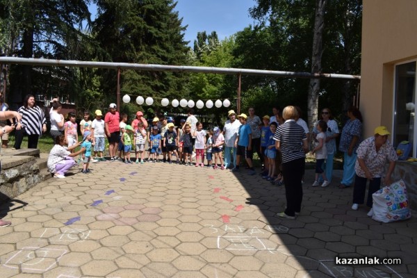 Спортен празник с много игри се проведе в Центъра за деца в Бузовград