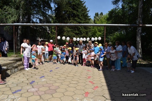 Спортен празник с много игри се проведе в Центъра за деца в Бузовград