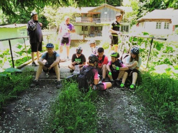 Сребро за колоездачите от „Лястовица“