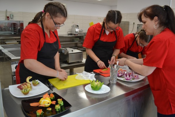 Още 2 нови учебни стаи в Гимназията по лека промишленост