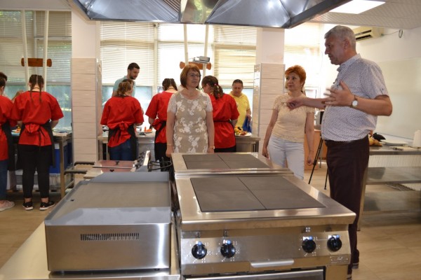 Още 2 нови учебни стаи в Гимназията по лека промишленост