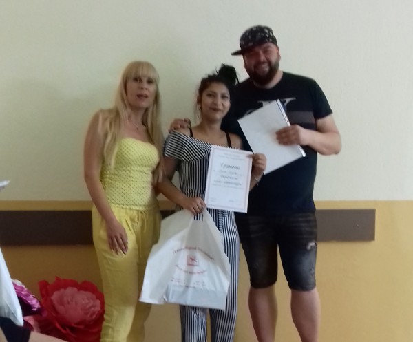 Стенли прецизно наблюдава и отличи майсторството на фризьорите от ПГ „Акад. Петко Стайнов“ 