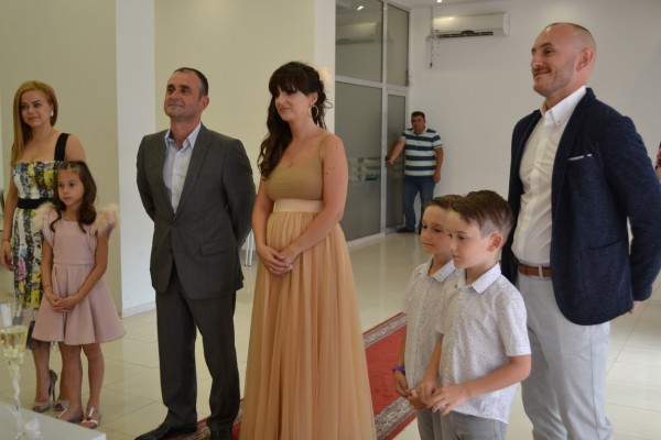 „Горчиво!“ за розовата сватба на семейство Терзиеви!