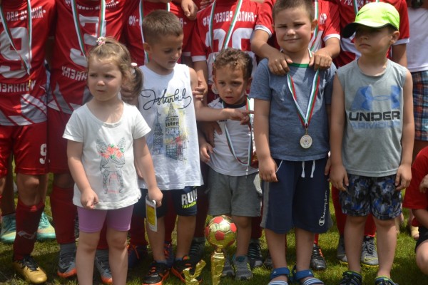  Поздрави от Кмета за рождениците от „Червените воини“