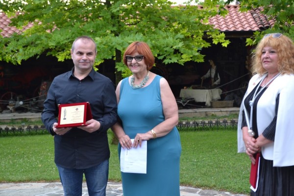 Кметът на Казанлък връчи наградата на 16–я носител на Голямата годишна награда за журналистика на БАРМ