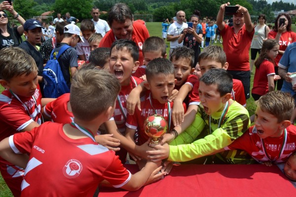  Поздрави от Кмета за рождениците от „Червените воини“