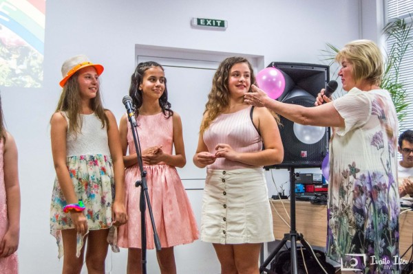 Ученички от МГ-то с първи самостоятелен вокален концерт