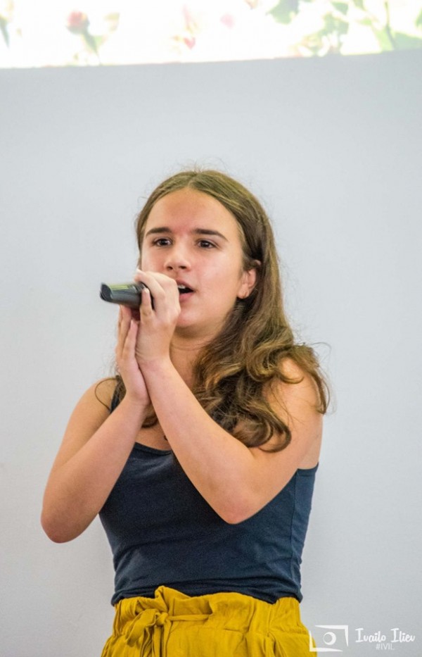 Ученички от МГ-то с първи самостоятелен вокален концерт