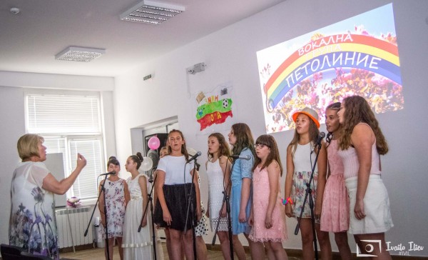 Ученички от МГ-то с първи самостоятелен вокален концерт