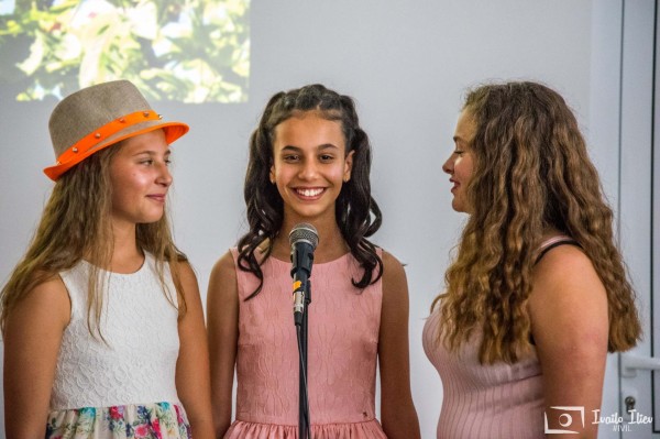 Ученички от МГ-то с първи самостоятелен вокален концерт