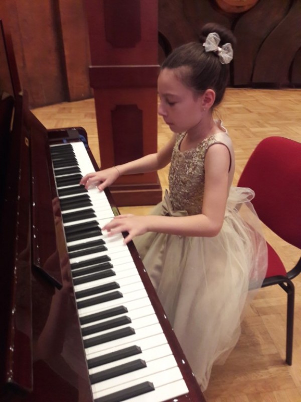 С 18 награди казанлъшките пианисти завършиха последните конкурси за сезона