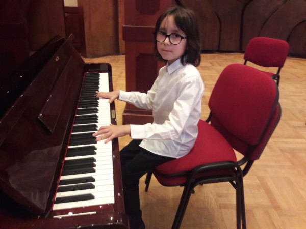 С 18 награди казанлъшките пианисти завършиха последните конкурси за сезона