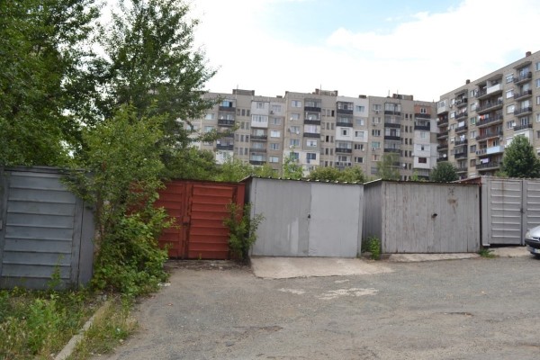 Община Казанлък продължава поетапно премахването на металните гаражи