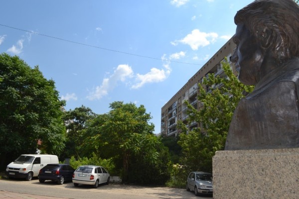 Община Казанлък продължава поетапно премахването на металните гаражи