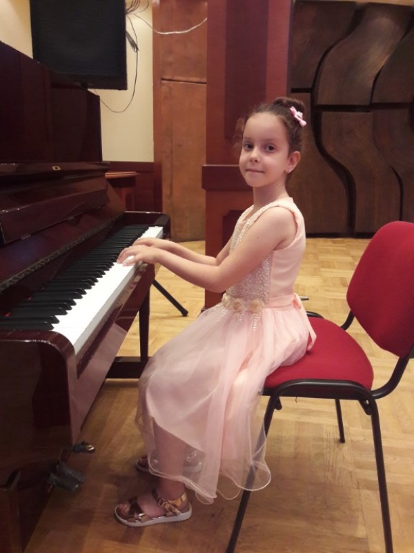 С 18 награди казанлъшките пианисти завършиха последните конкурси за сезона