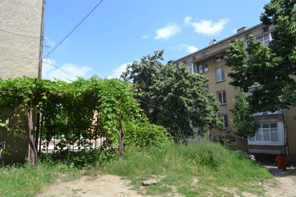 Община Казанлък продължава поетапно премахването на металните гаражи