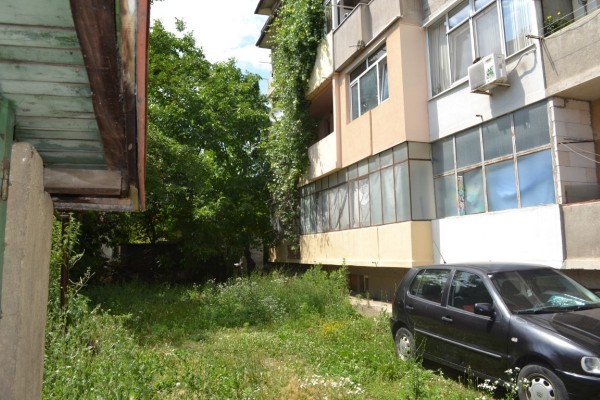 Община Казанлък продължава поетапно премахването на металните гаражи