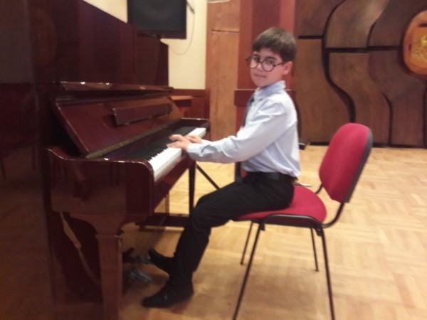 С 18 награди казанлъшките пианисти завършиха последните конкурси за сезона