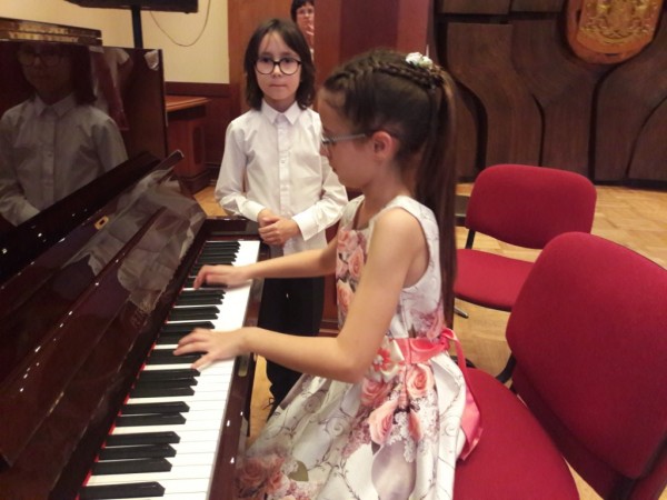 С 18 награди казанлъшките пианисти завършиха последните конкурси за сезона