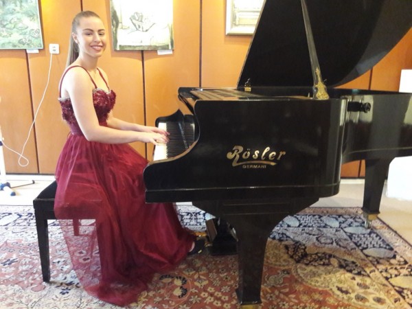 С 18 награди казанлъшките пианисти завършиха последните конкурси за сезона