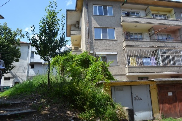 Община Казанлък продължава поетапно премахването на металните гаражи