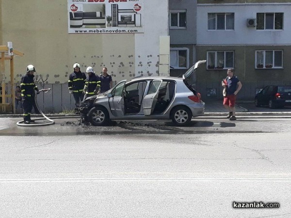 Кола изгоря в Източното