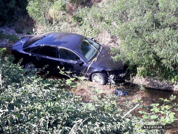 „Ауди“ падна в Старата река
