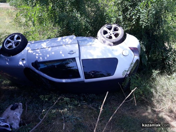 Шофьор изгуби контрол над колата си и се озова в канавката