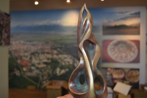 Община Казанлък отличи нови две пластики за парк „Розариум“