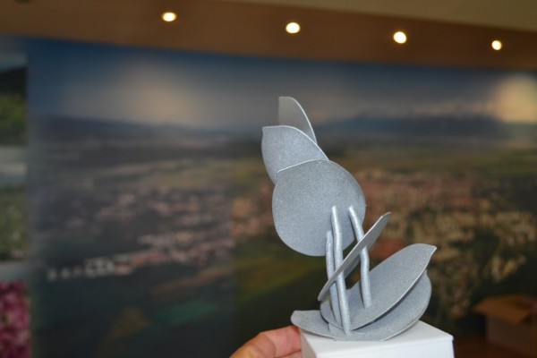 Община Казанлък отличи нови две пластики за парк „Розариум“