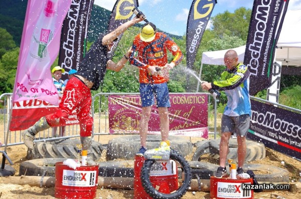 Със зрелищно каране и екстремни препятствия премина EnduroX Alba-Damascena