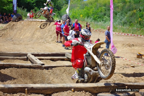 Със зрелищно каране и екстремни препятствия премина EnduroX Alba-Damascena