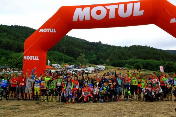 Със зрелищно каране и екстремни препятствия премина EnduroX Alba-Damascena