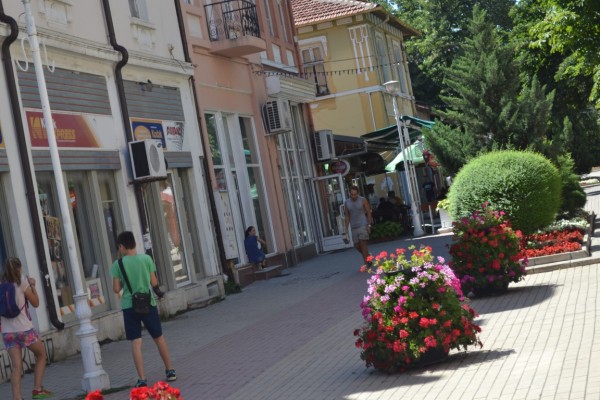 Започват летните обиколки на Казанлък с влакче