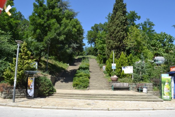 Започват летните обиколки на Казанлък с влакче