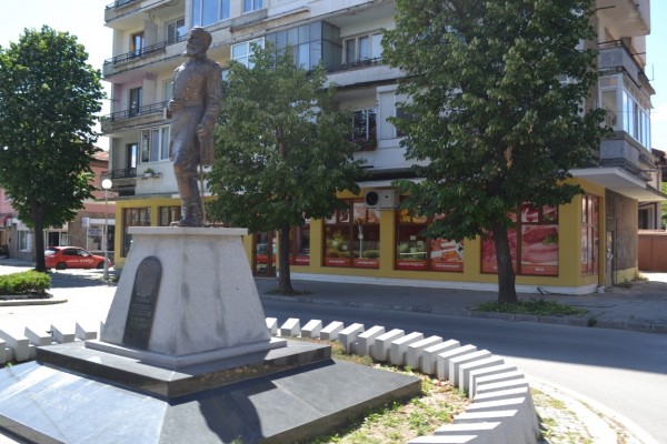 Започват летните обиколки на Казанлък с влакче