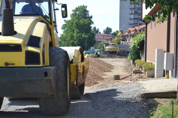  Общината работи по изграждането на улица „Орфей” в квартал „Крайречен”