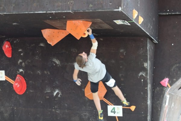 “Селт“ донесоха 13 медала и купа от състезания в Сърбия и Австрия