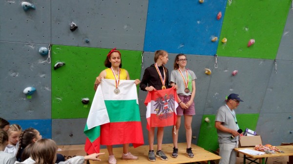 “Селт“ донесоха 13 медала и купа от състезания в Сърбия и Австрия