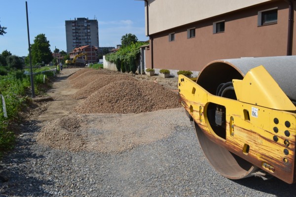  Общината работи по изграждането на улица „Орфей” в квартал „Крайречен”