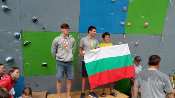 “Селт“ донесоха 13 медала и купа от състезания в Сърбия и Австрия