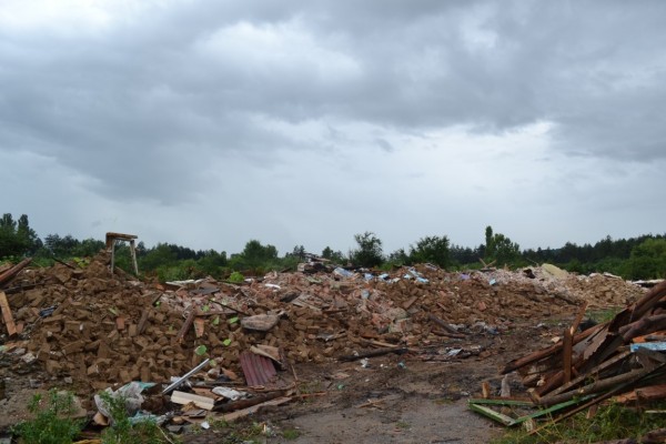 Общината започна премахване на незаконни и опасни постройки в района на „Старите лозя“ и селище „Копринка“