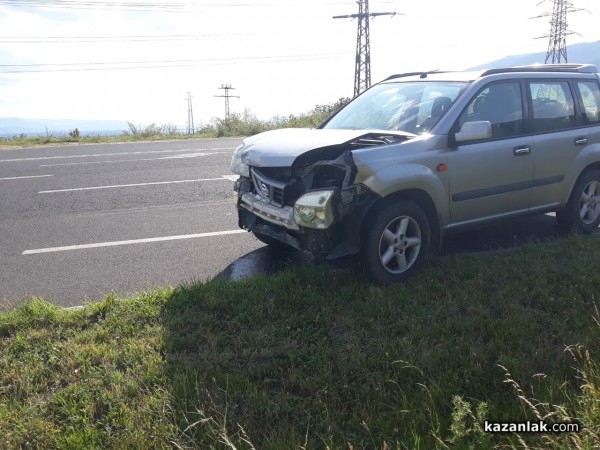 Отнето предимство сблъска още три коли на разклона за Шипка