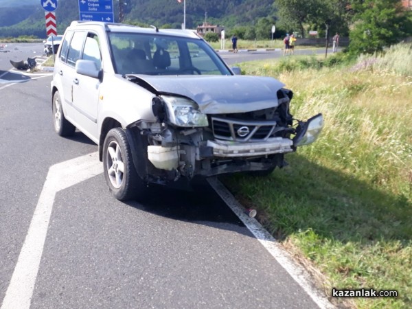 Отнето предимство сблъска още три коли на разклона за Шипка
